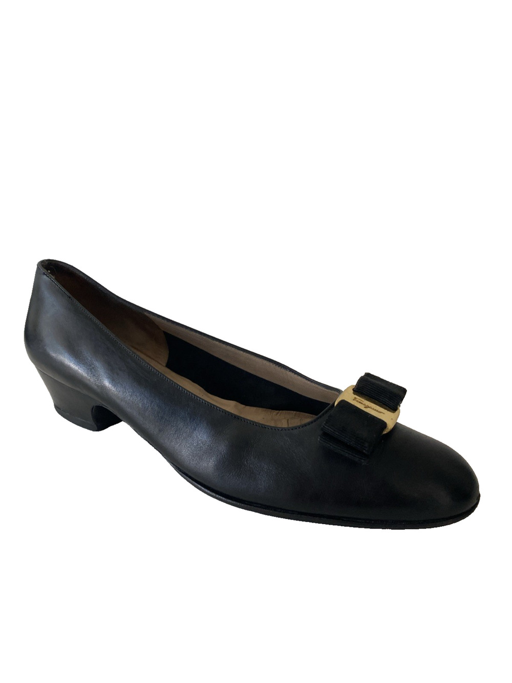 Salvatore Ferragamo Vara Pump Black Gold Logo Bow Low Heel Round Toe VTG 10 AA